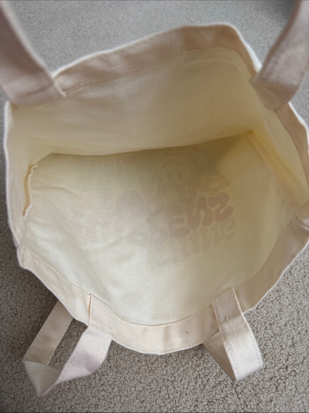 CUTANDCROPPED Smiley Face Bucket Hat and Tote set NEW - Picture 13 of 14